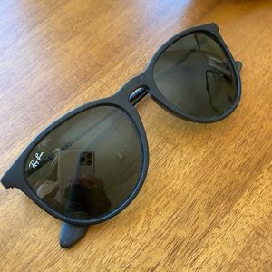 Matte black Ray-ban sunglasses